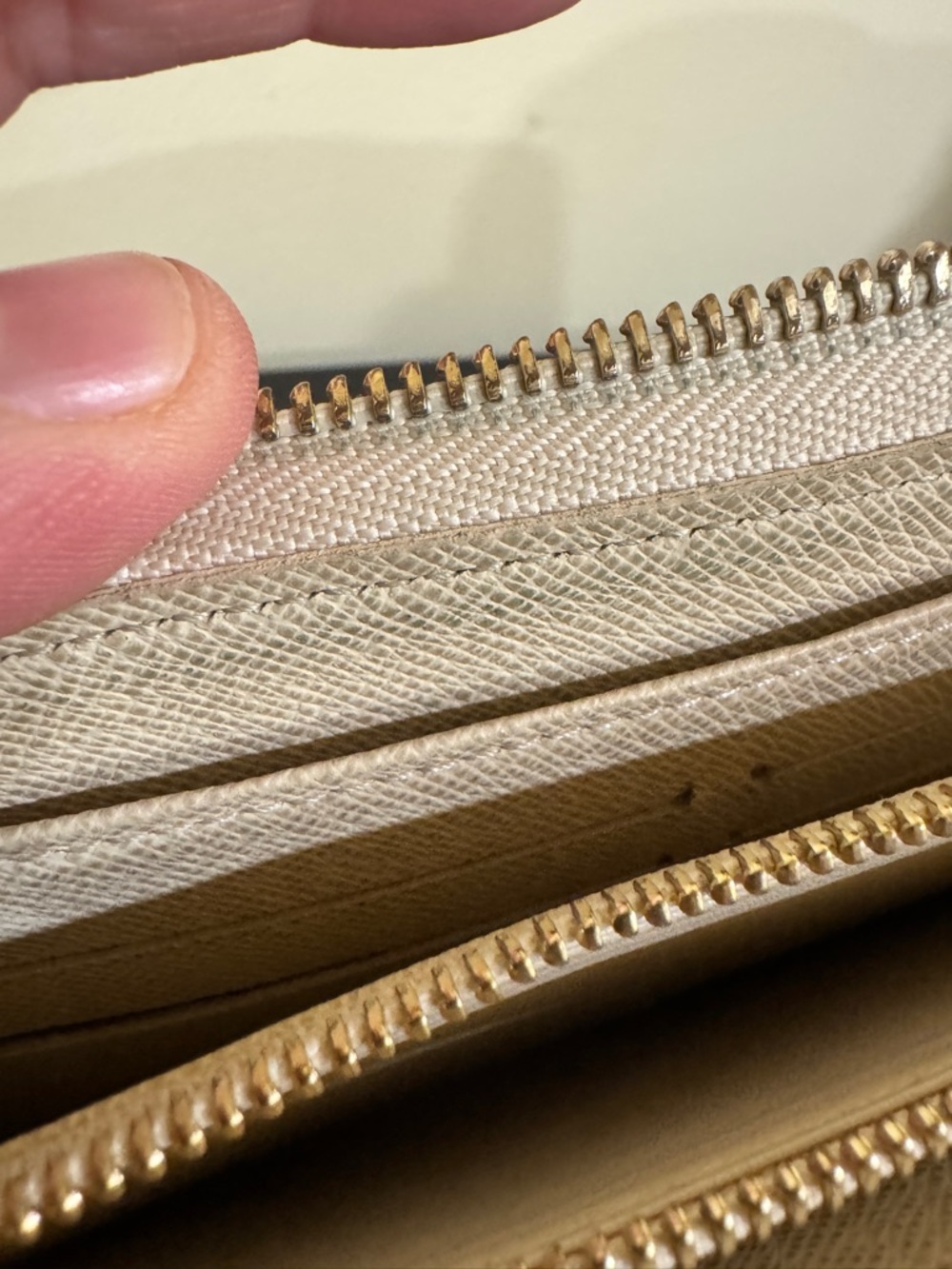 Louis Vuitton Zip Around Wallet - Picture 15 of 16